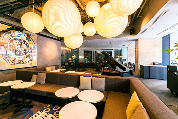 サローネ ヴァンドルディのバーカウンター