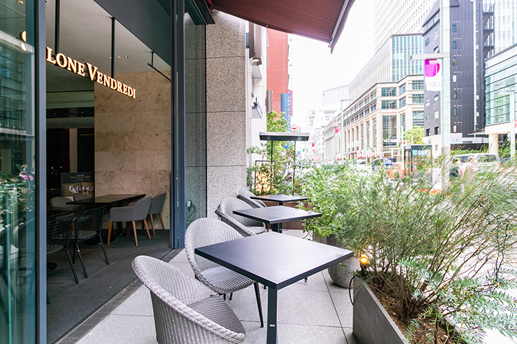 サローネ ヴァンドルディのバーカウンター